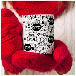 Kubek w czarne koty. Dla miłośnika kotów.